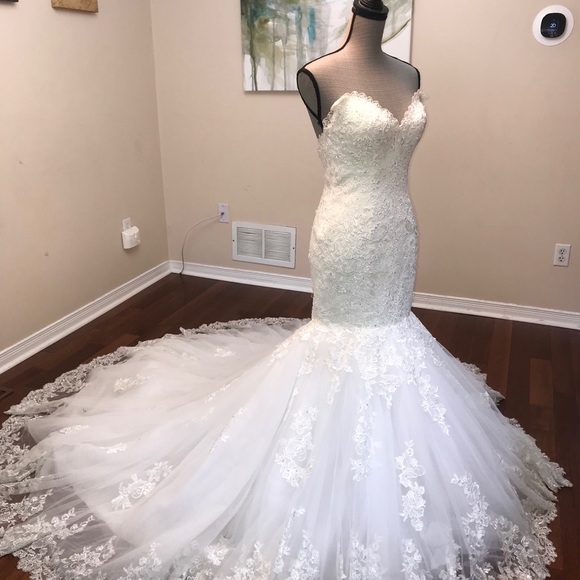 Wedding Dress - Picture 4 of 7